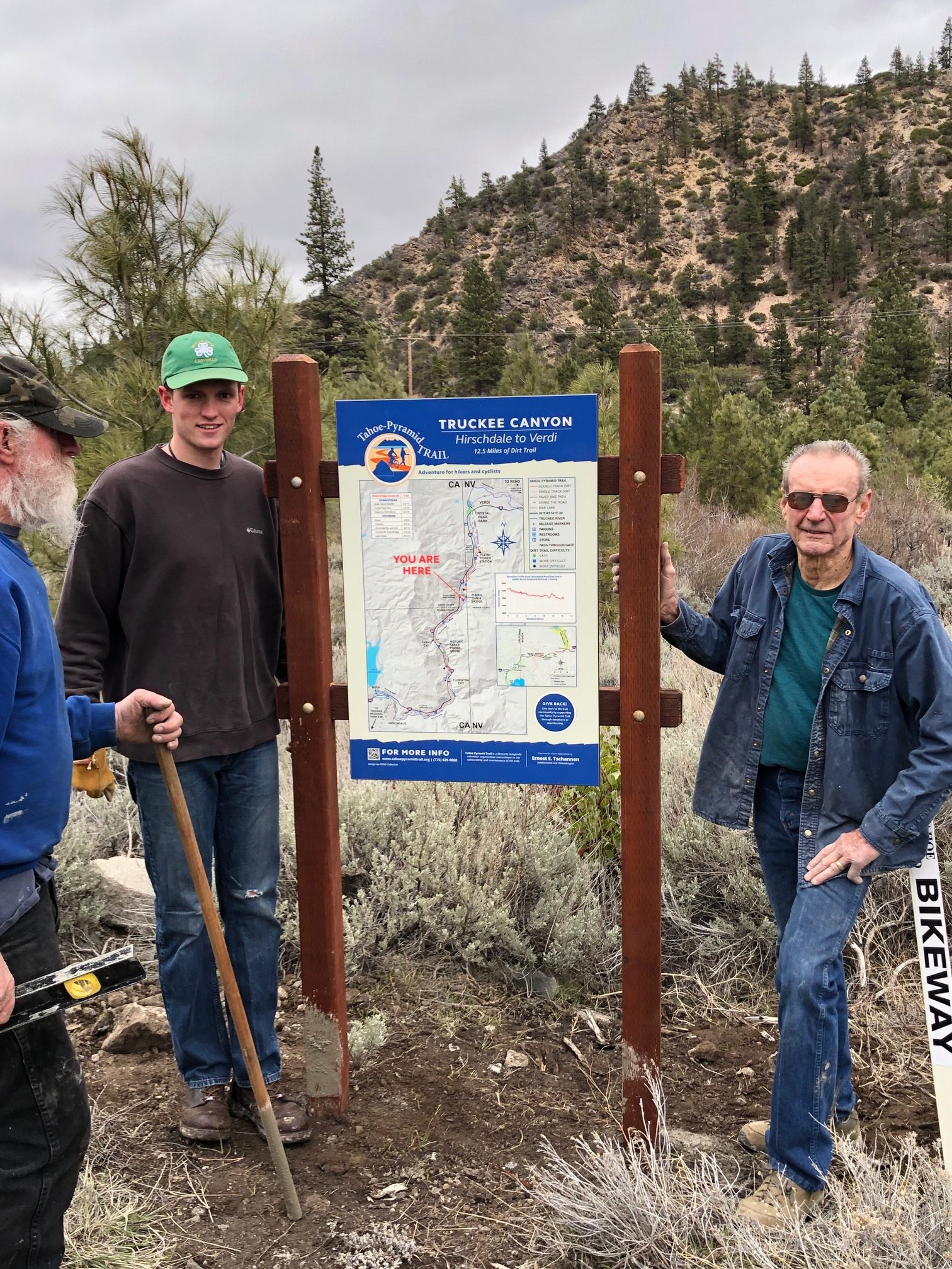 TPT Volunteers Install New Trail Signage